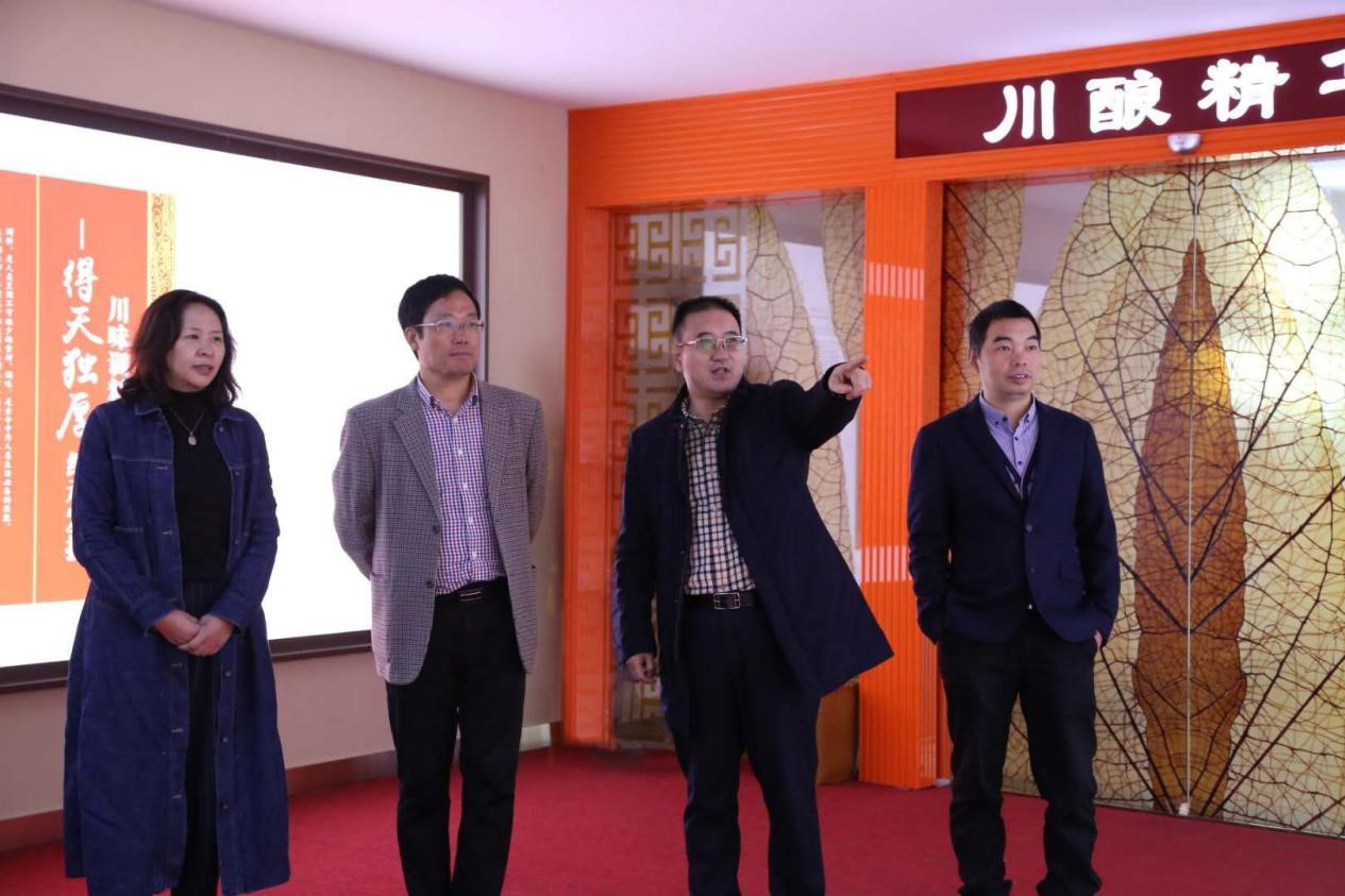 新都區(qū)政協(xié)副主席、工商聯(lián)主席陳善彬、區(qū)市場監(jiān)管局副局長鄢攀一行蒞臨我司調(diào)研指導(dǎo)
